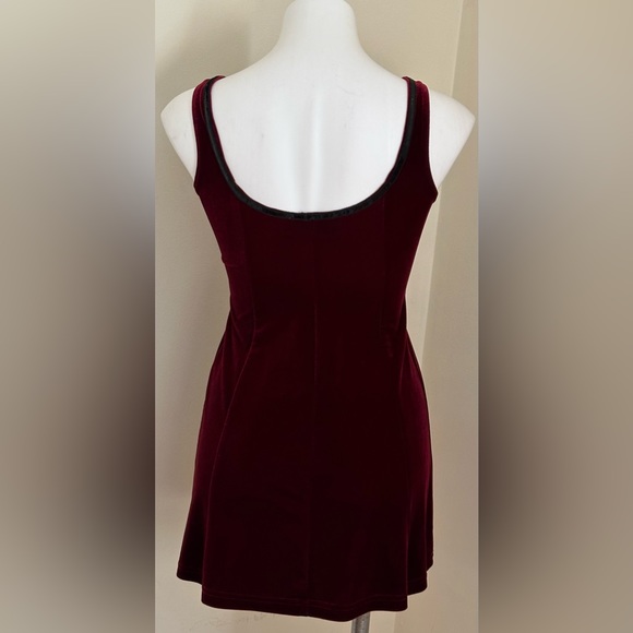 Nicole Miller New York City Red Velvet Black Sequence Neckline Mini Dress Sz 14. - Picture 3 of 11